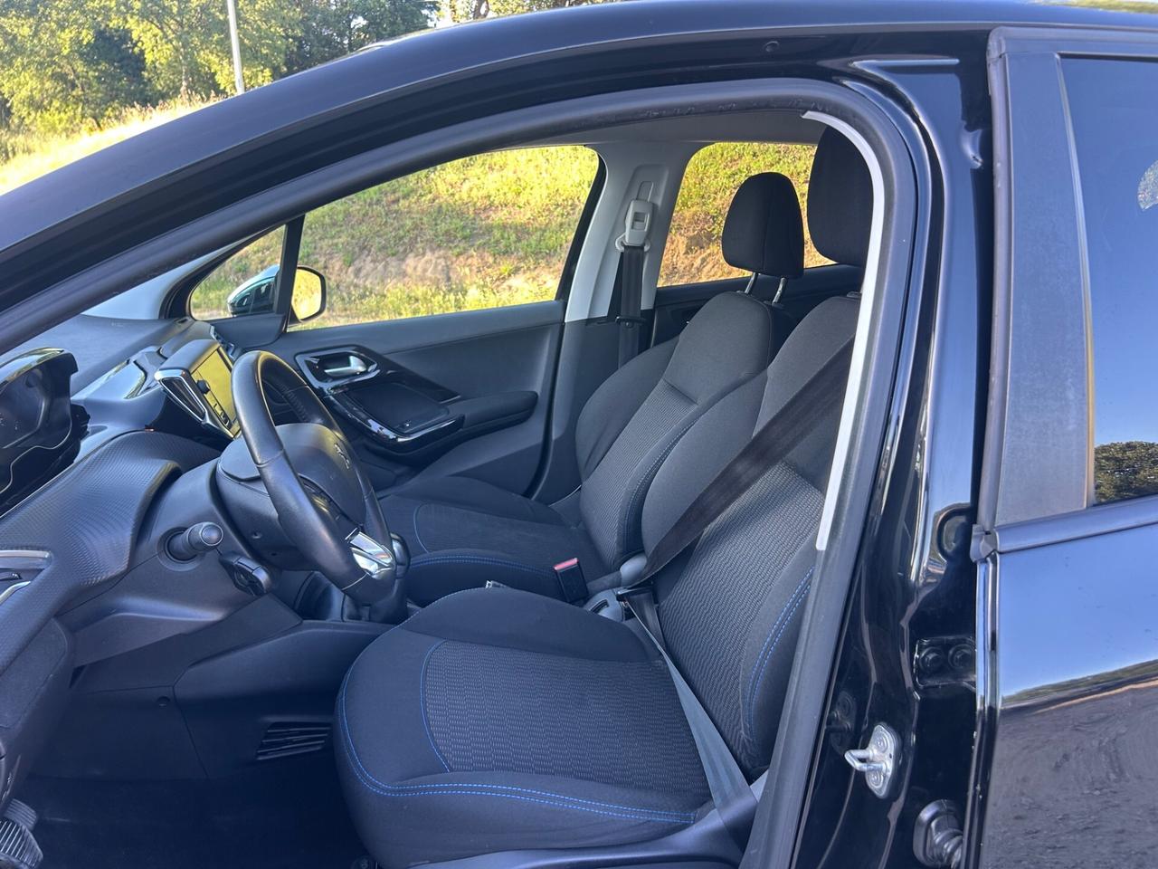 Peugeot 208 PureTech 82 5 porte Allure neopatentati permute
