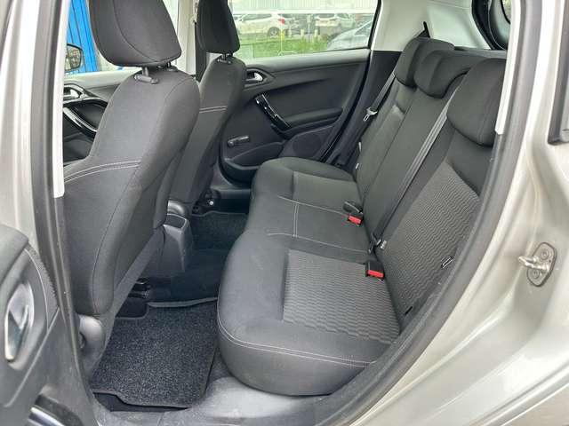 Peugeot 208 208 5p 1.2 puretech Allure 82cv * Neopatentati *