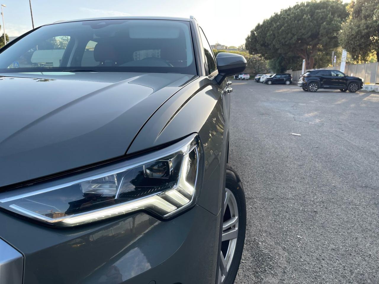 Audi Q3 2.0 35 TDI Business #10639