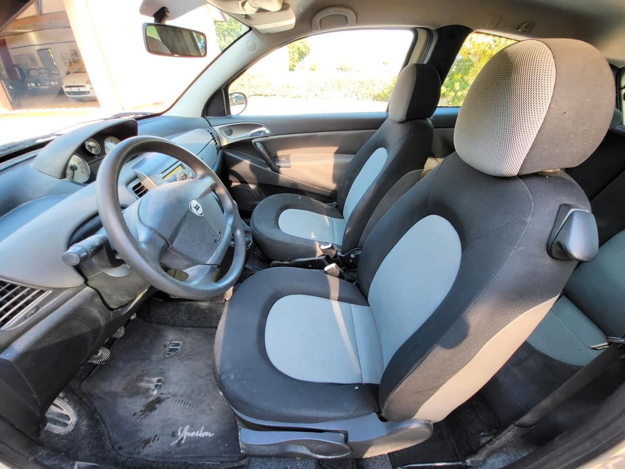 Lancia Ypsilon 1.3 MJT 75 CV Platino