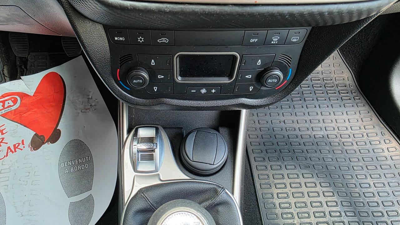 Alfa Romeo MiTo 1.6 JTDm 16V Distinctive Premium Pack