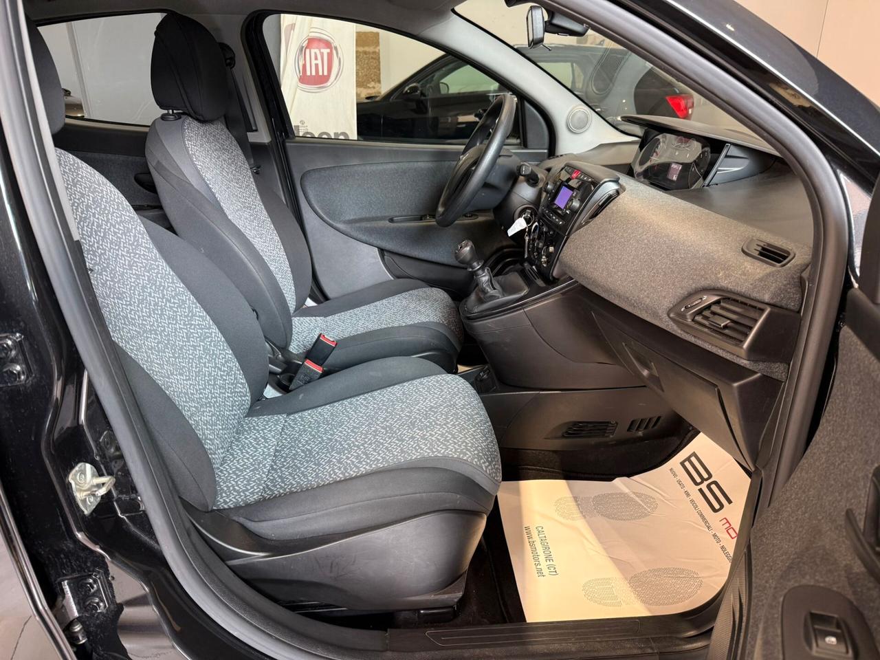 Lancia Ypsilon 1.0 FireFly 5 porte S&S Hybrid Silver Plus