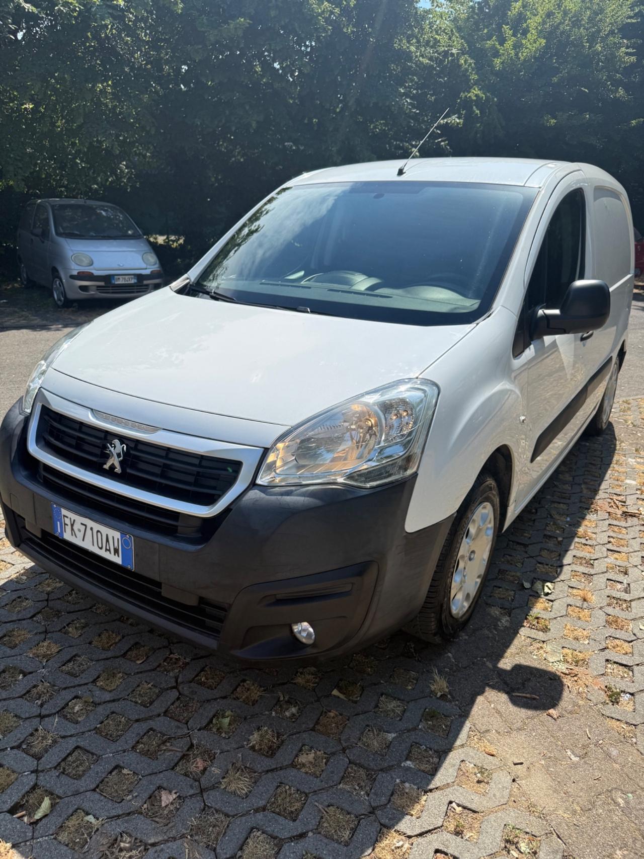 Peugeot Partner BlueHDi 100 ETG6 S&S L1 Furgone Pro