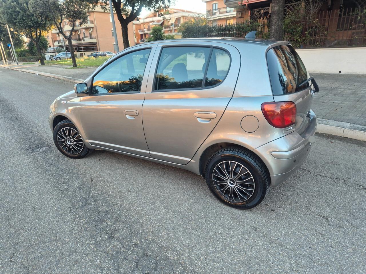 Toyota Yaris 1.0 benzina 68cv anno 05