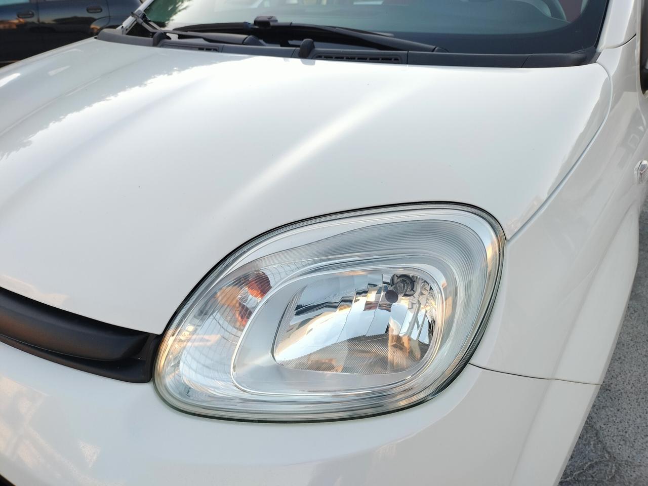 Fiat Panda 1.2 EasyPower Lounge GPL casa madre
