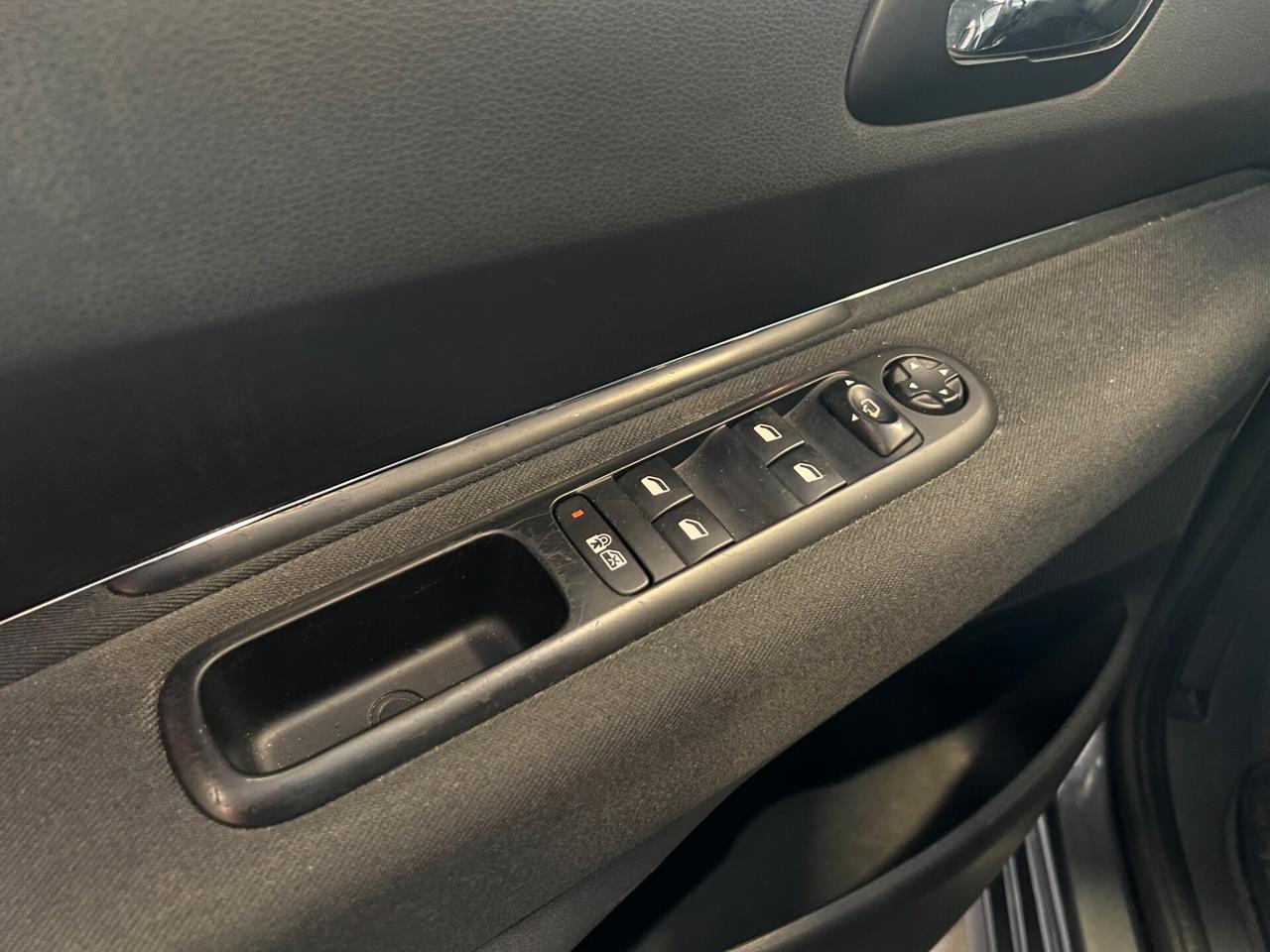 Peugeot 3008 1.6 HDi 115CV Allure