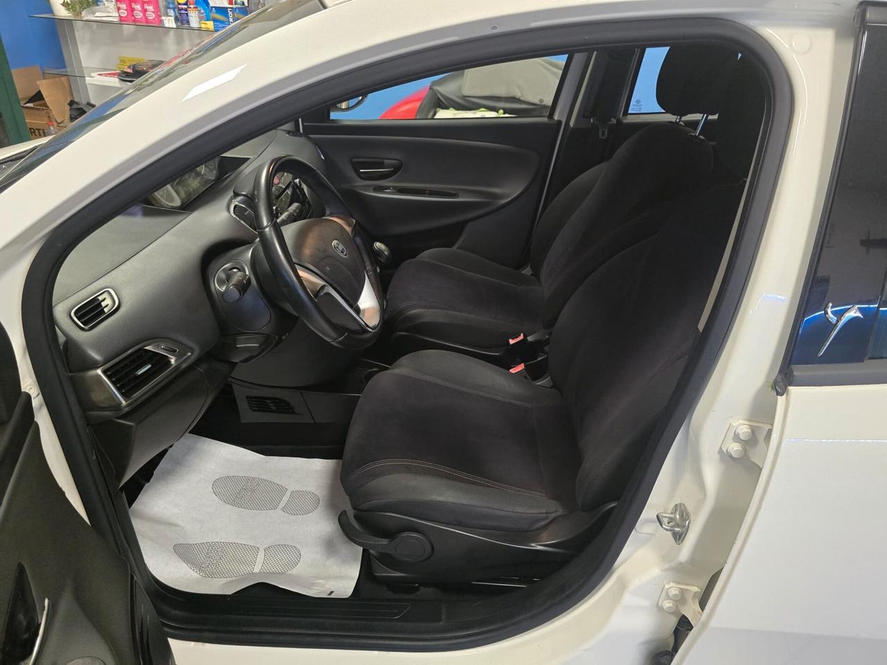 Lancia Ypsilon 1.2 69 CV 5 porte Platinum