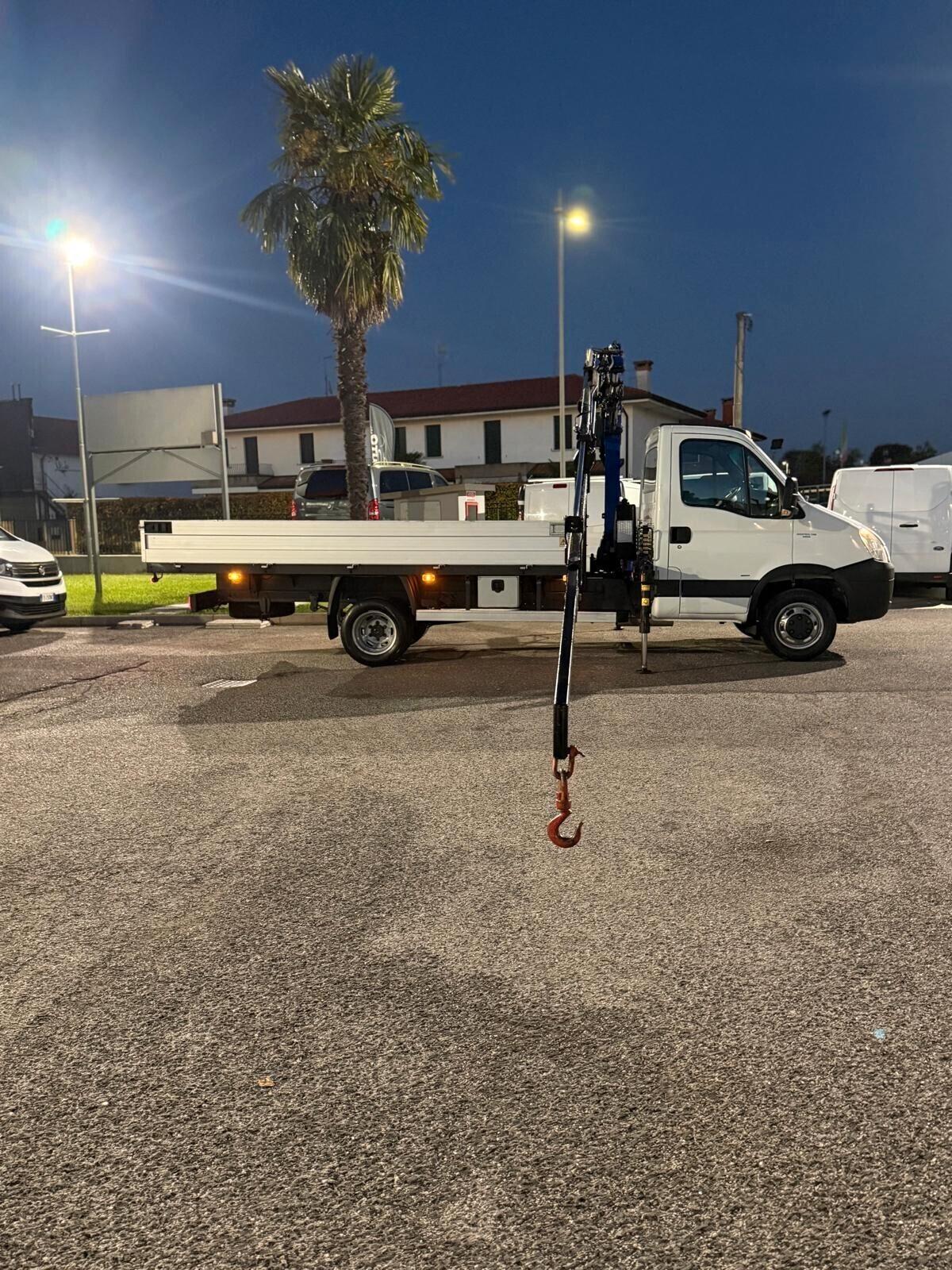 IVECO DAILY 35C 18 MOTORE 3.0 1 80 CV CASSONE DA 430 FISSO E GRU PM 3 ALTEZZA 10M