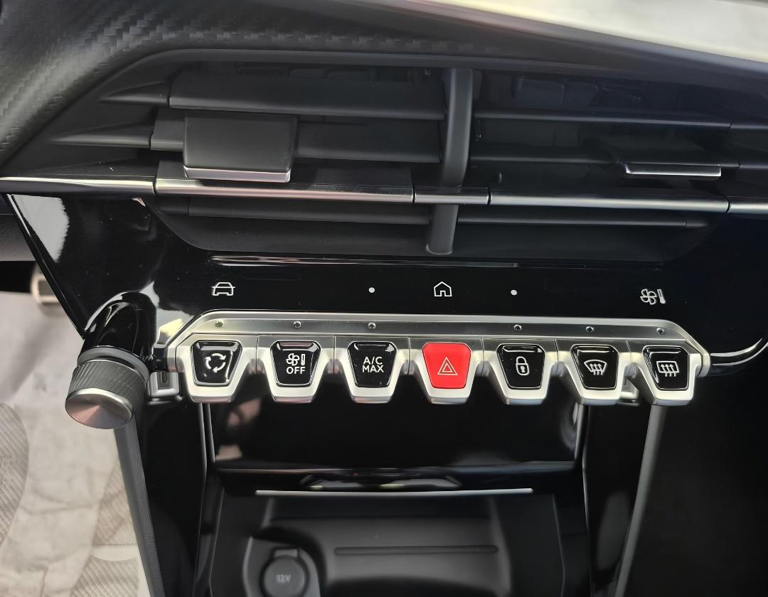 PEUGEOT 2008 GT Hybrid 136 e-DCS6