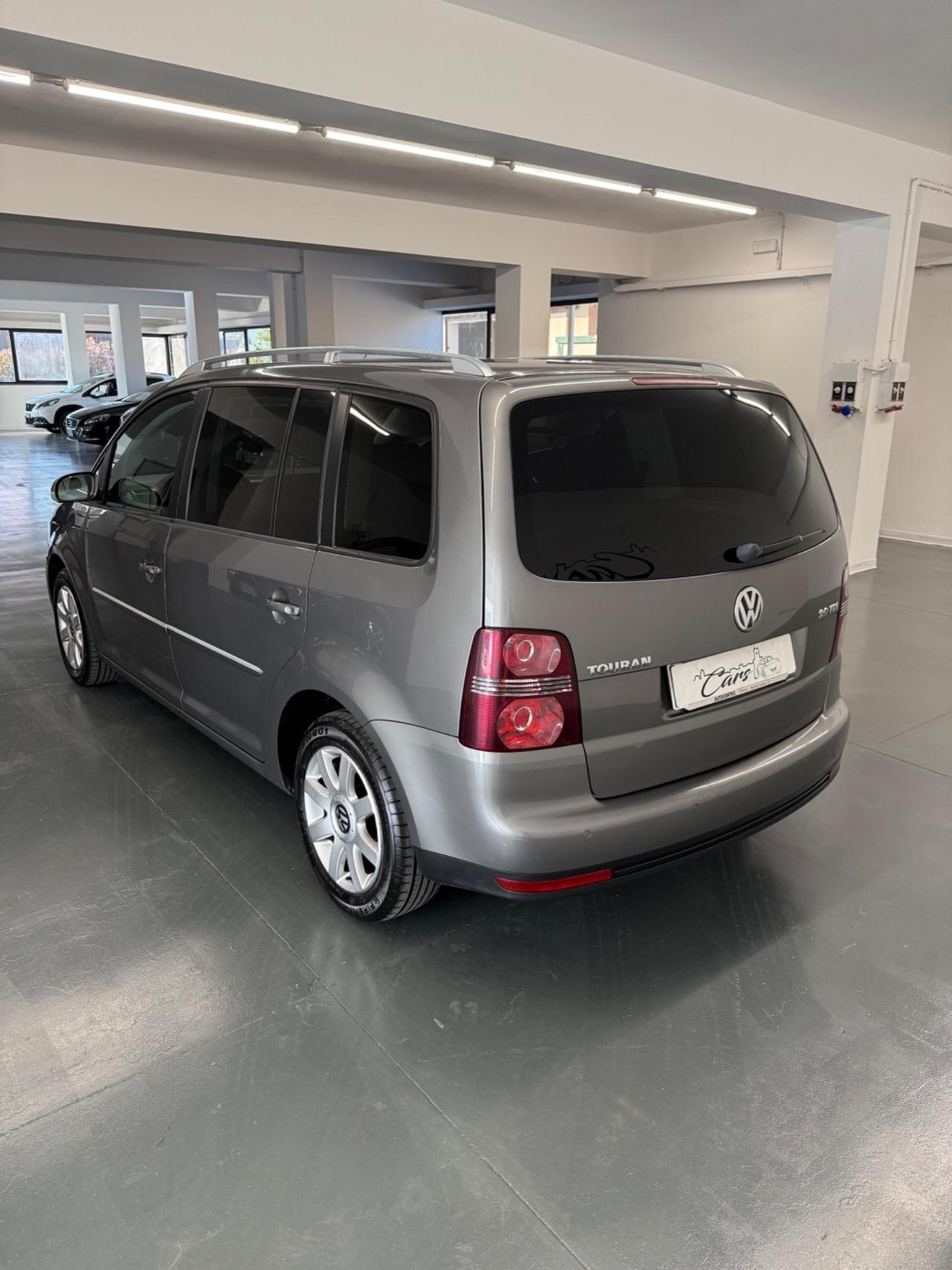 Volkswagen Touran 2.0 TDI DSG Highline Autocarro 5 posti