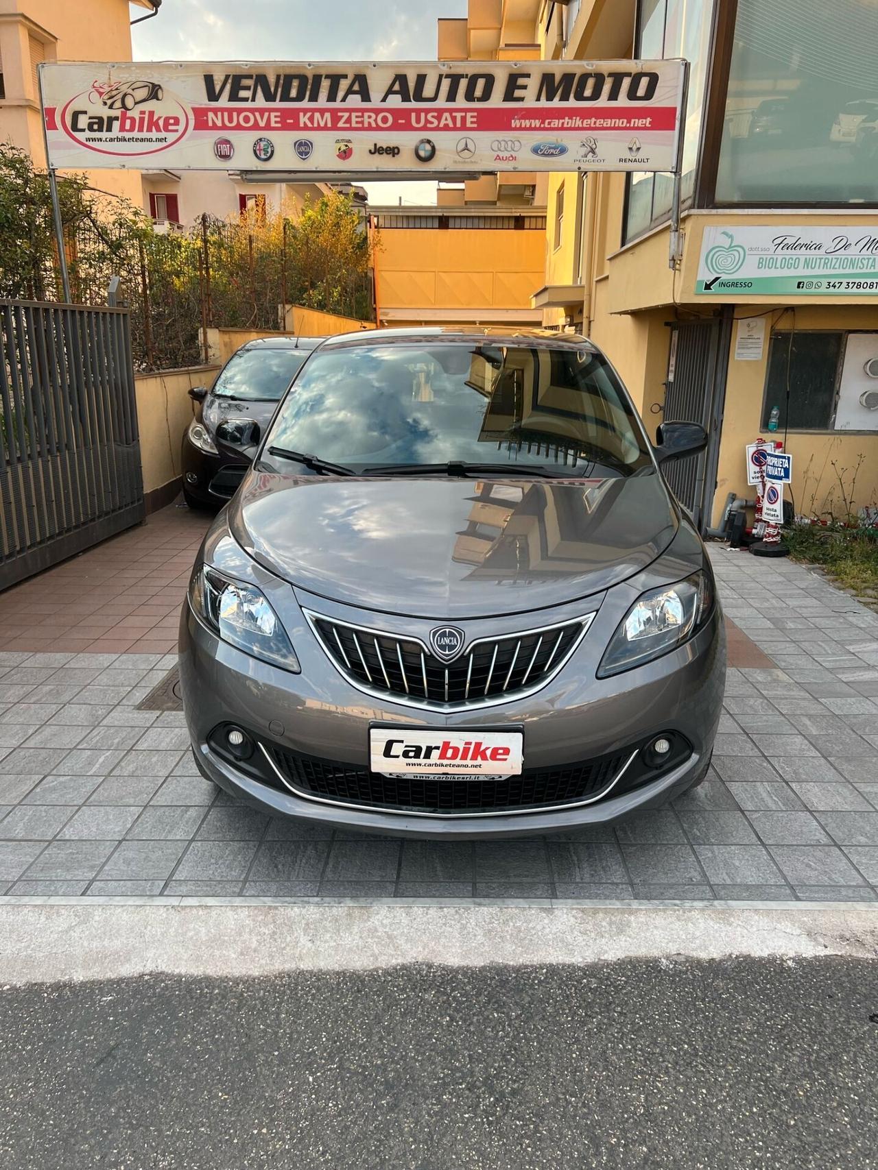 Lancia Ypsilon 1.0 FireFly 5 porte S&S Hybrid Ecochic Silver