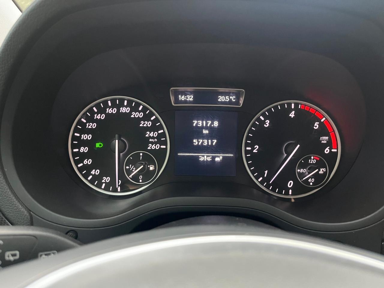 Mercedes-benz B 180 CDI BlueEFFICIENCY Executive