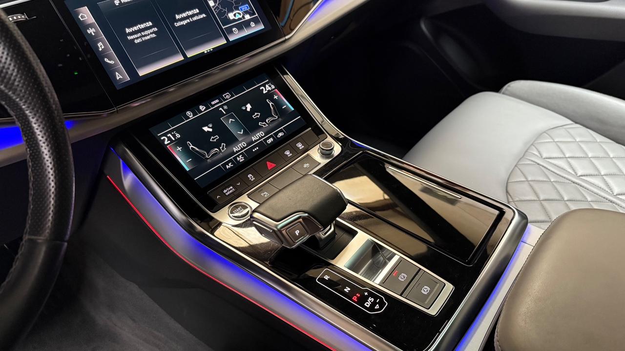 Audi Q8 50 TDI 286 CV quattro Tetto Matrix interno RS