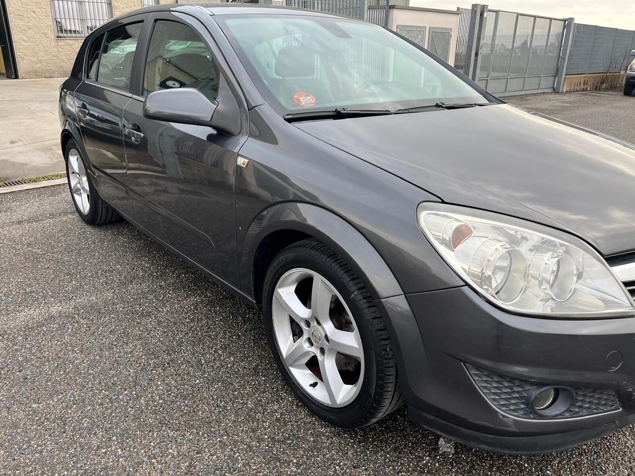 Opel Astra 1.6 115CV 5 porte Cosmo ADATTA AI NEOPATENTATI