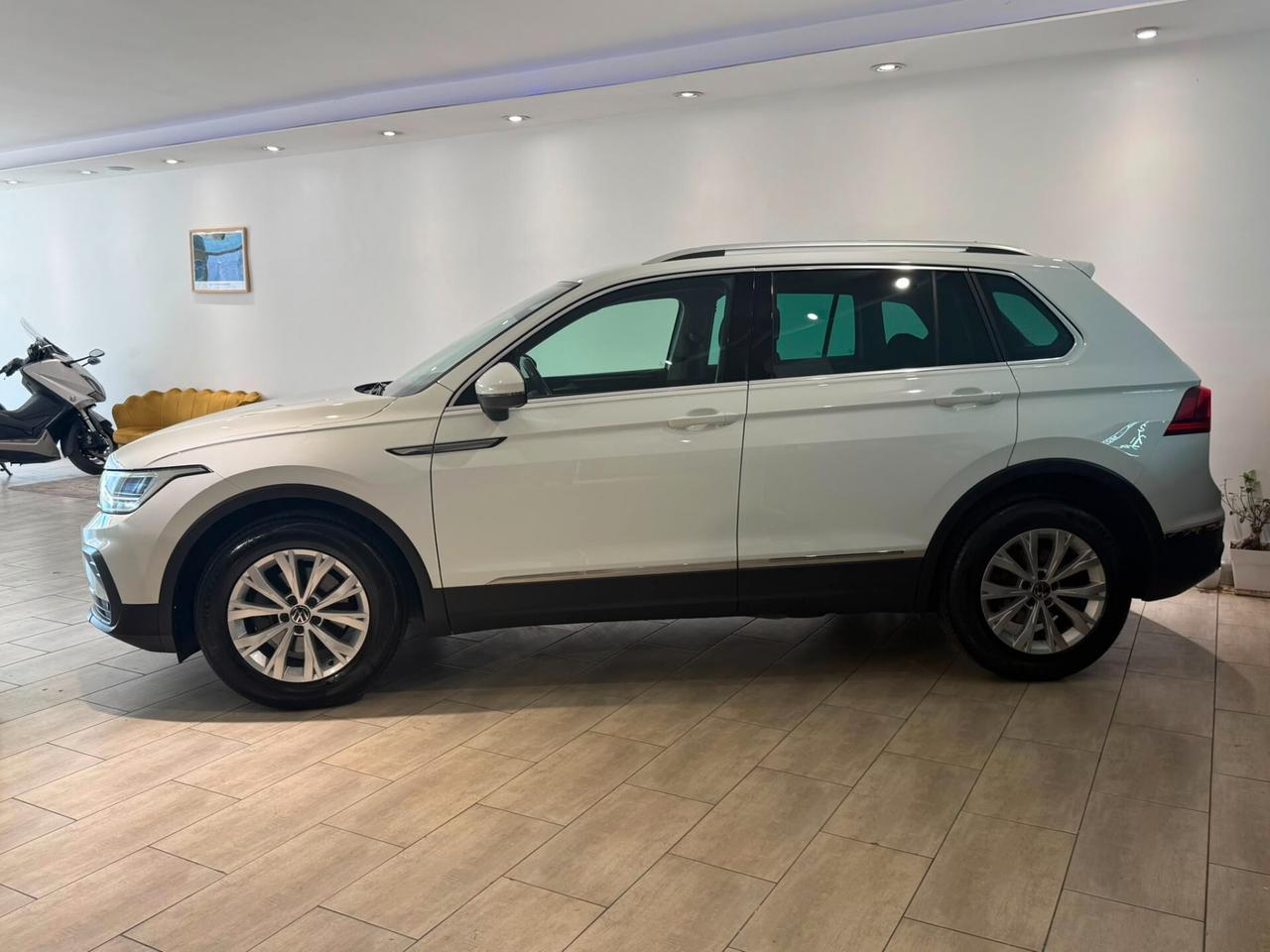 Volkswagen Tiguan 2.0 TDI 150CV SCR DSG R-Line AUTOMATICA
