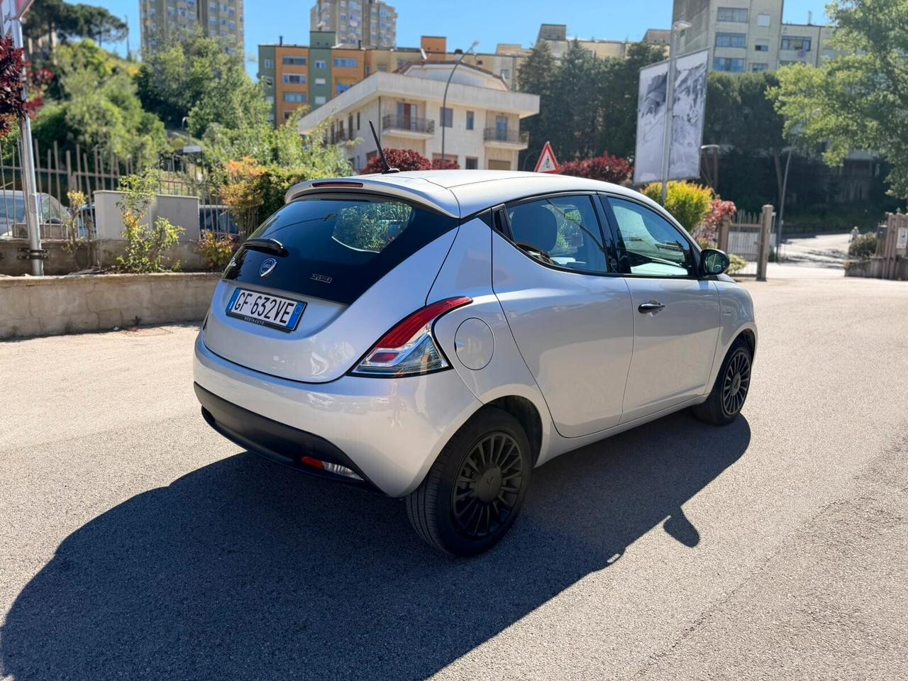 Lancia Ypsilon 1.0 FireFly 5 porte S&S Hybrid Ecochic Silver