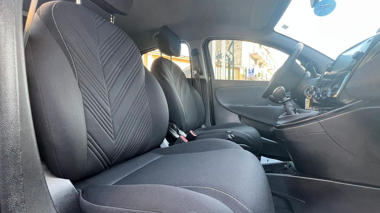 Lancia Ypsilon 1.0 FireFly 5 porte S&S Hybrid Gold