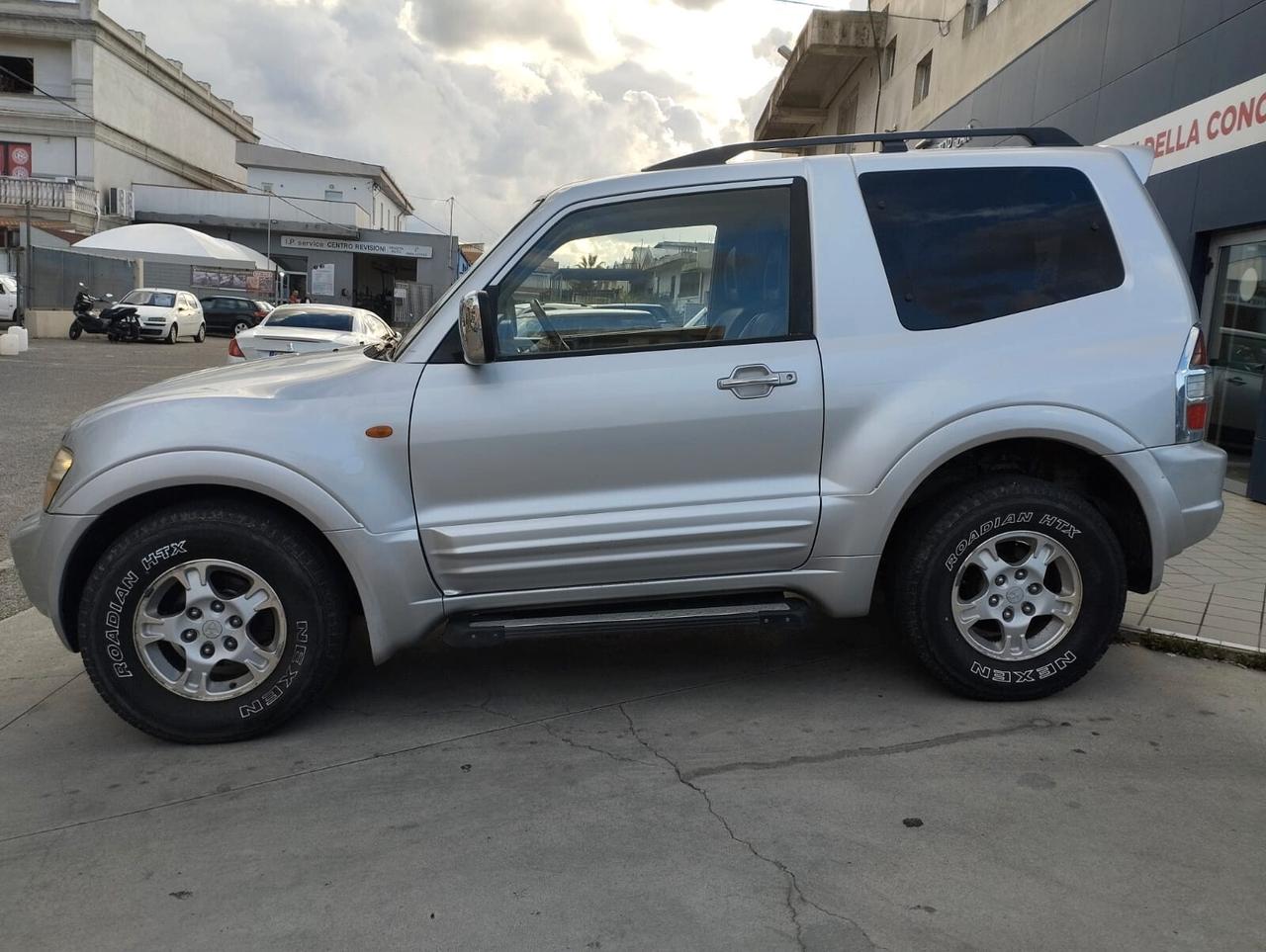 Mitsubishi Pajero 3.2 16V DI-D 3p. GLS2 Autocarro