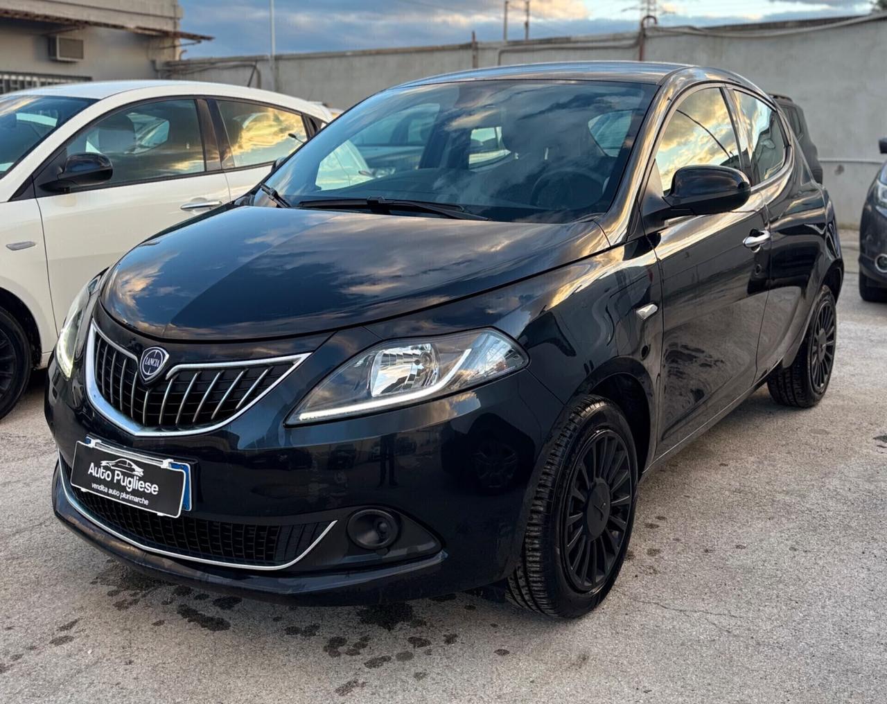 Lancia Ypsilon 1.0 FireFly 5 porte S&S Hybrid Silver