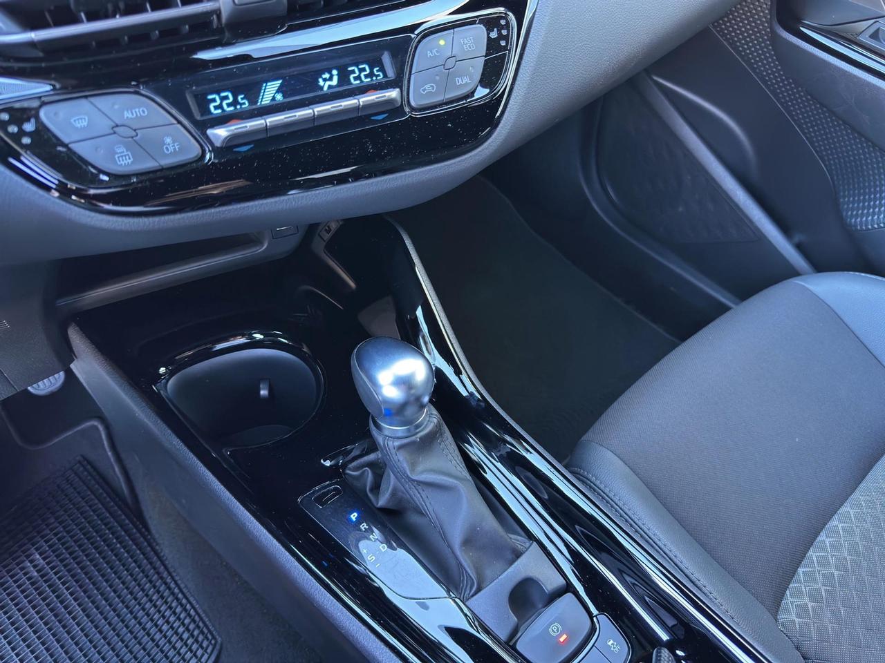 Toyota C-HR 2.0h More Business e-cvt