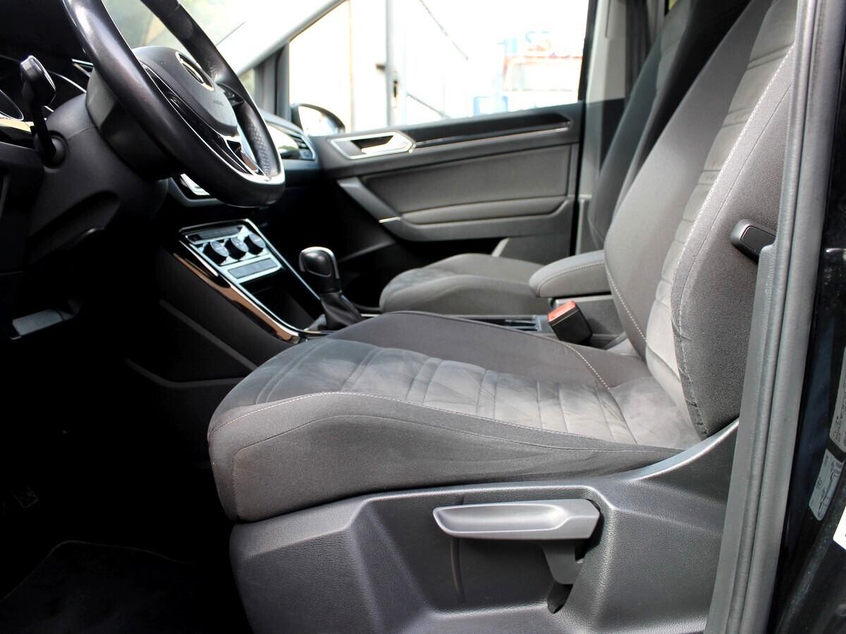 Volkswagen Touran 2.0 TDI 150 CV SCR DSG Executive BlueMotion Tech.7p Nav PDC UNIPRO IVA DEDUC.