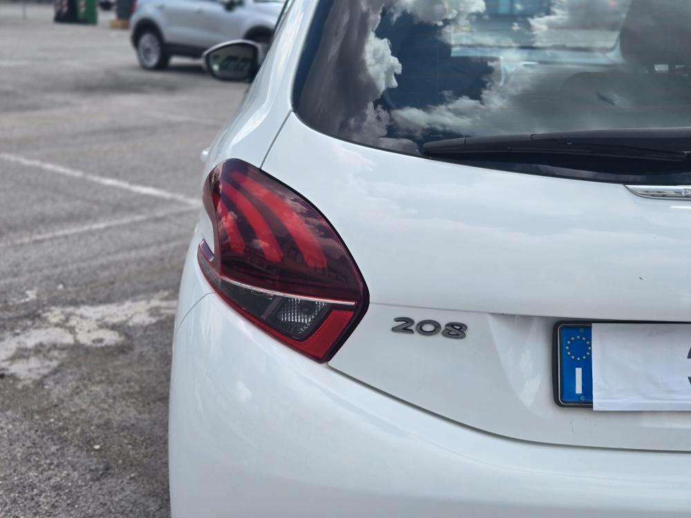 Peugeot 208 5 Porte 208 5p 1.2 puretech Active 82cv