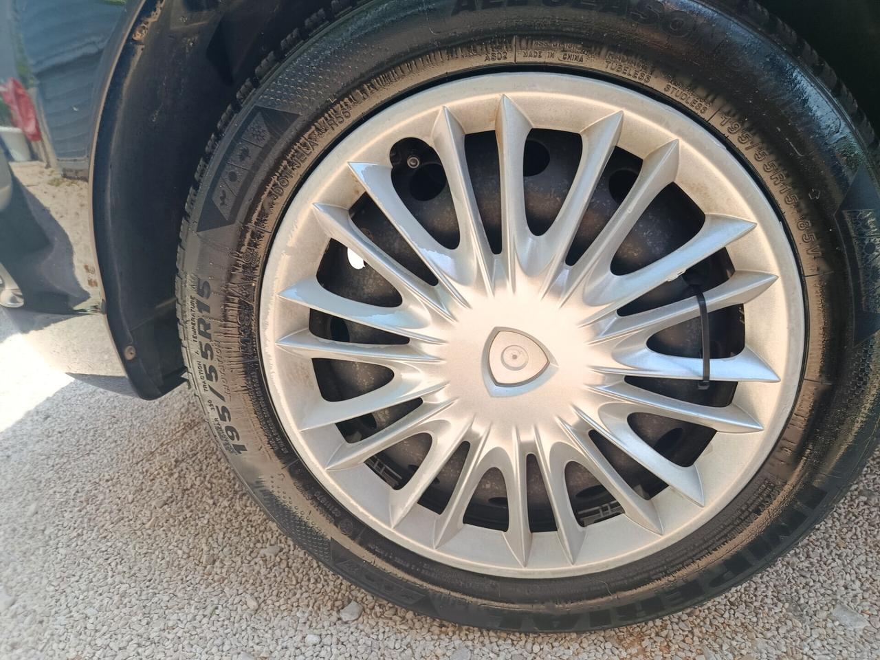 Lancia Ypsilon 1.4 Platino Ecochic GPL