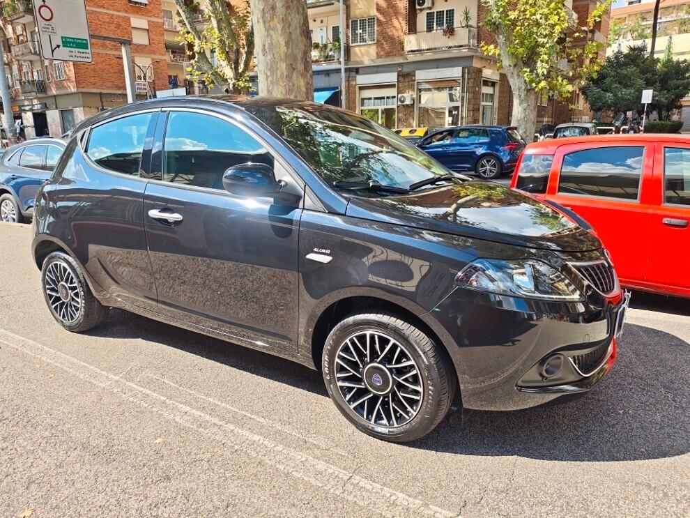 Lancia Ypsilon 1.0 Hybrid PLATINO SENZA VINCOLI DI FINANZIAMENTO