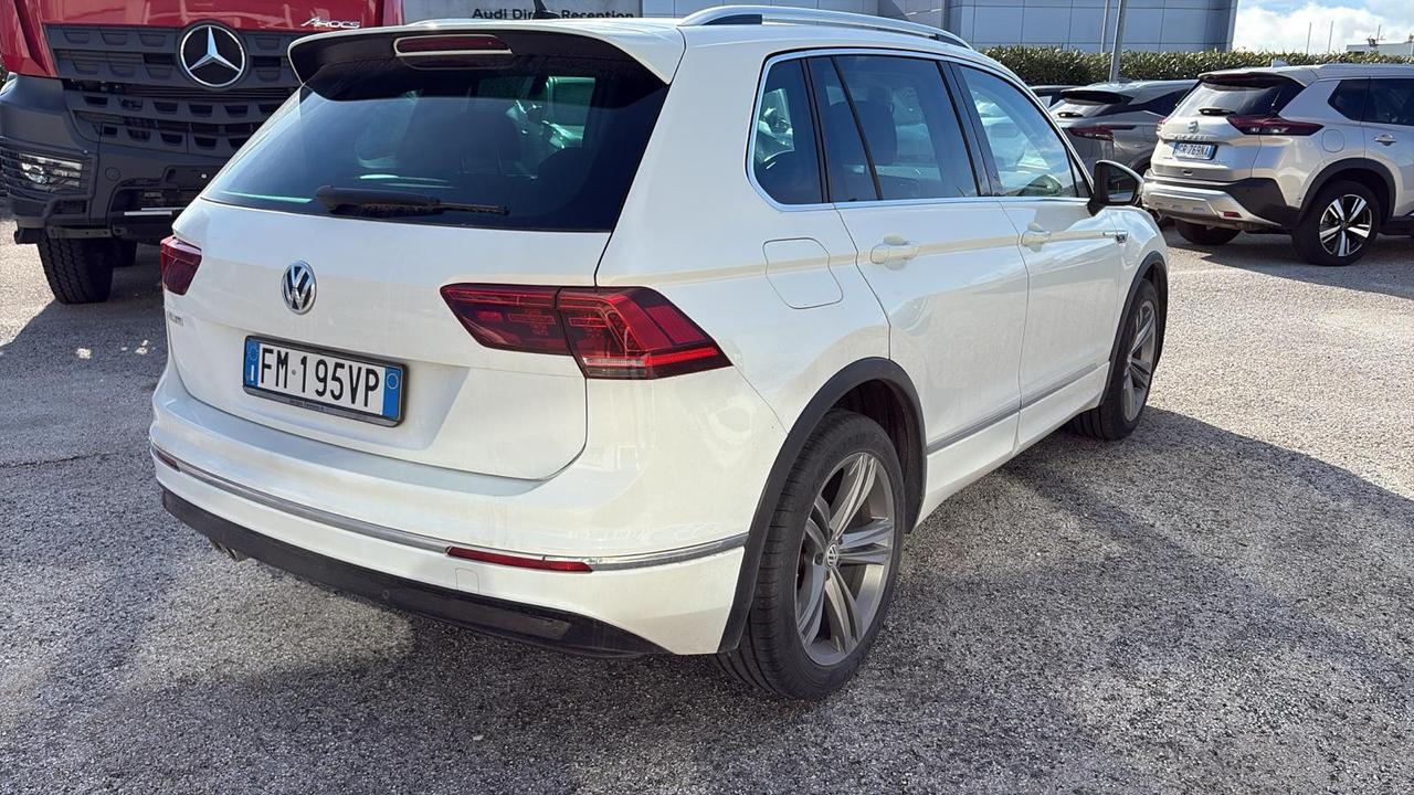 VOLKSWAGEN Tiguan II 2016 - Tiguan 2.0 tdi Advanced R-Line Exterior Pack 150cv dsg