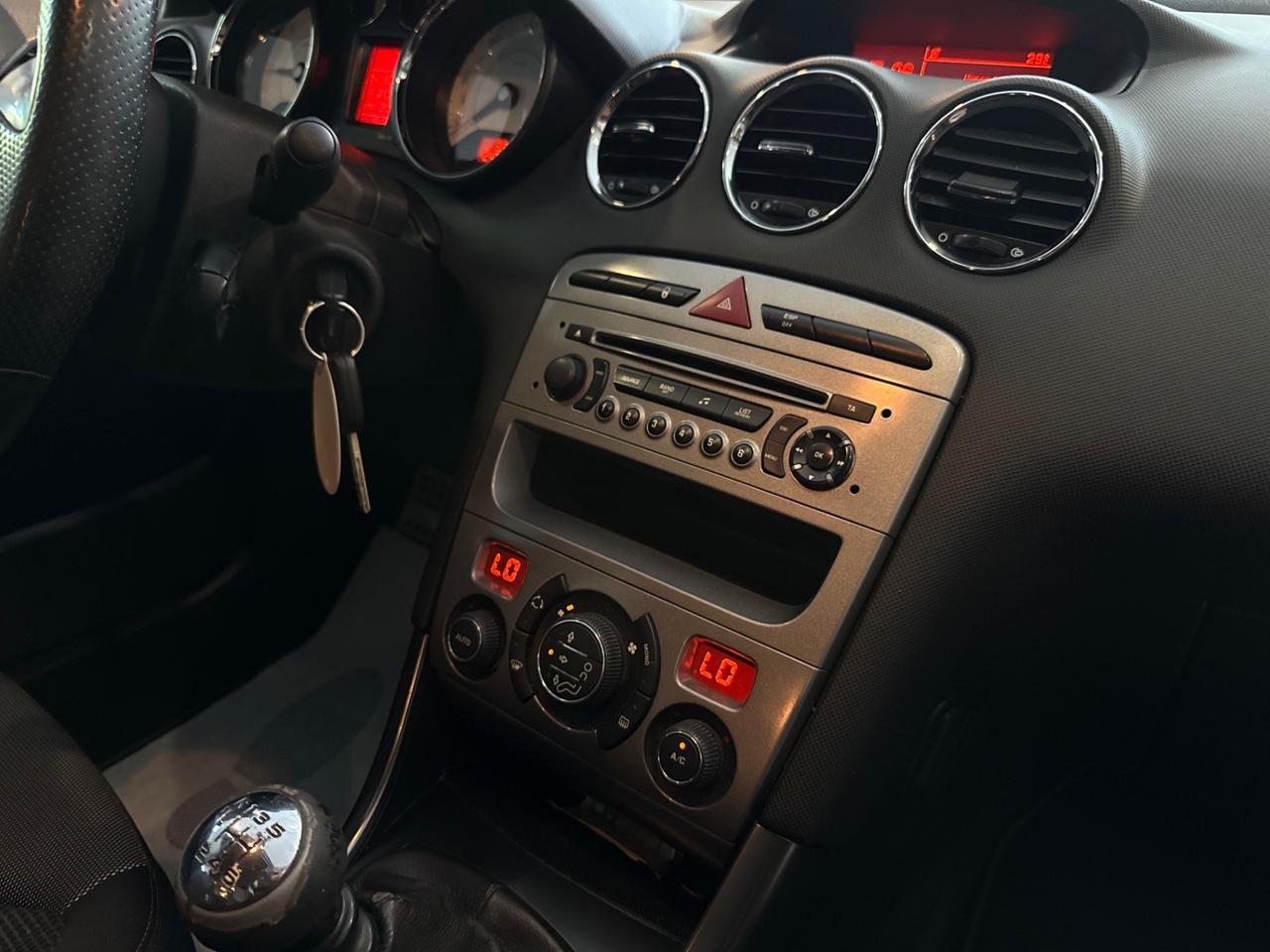 Peugeot 308 1.6 diesel anno 2013 neopatentati