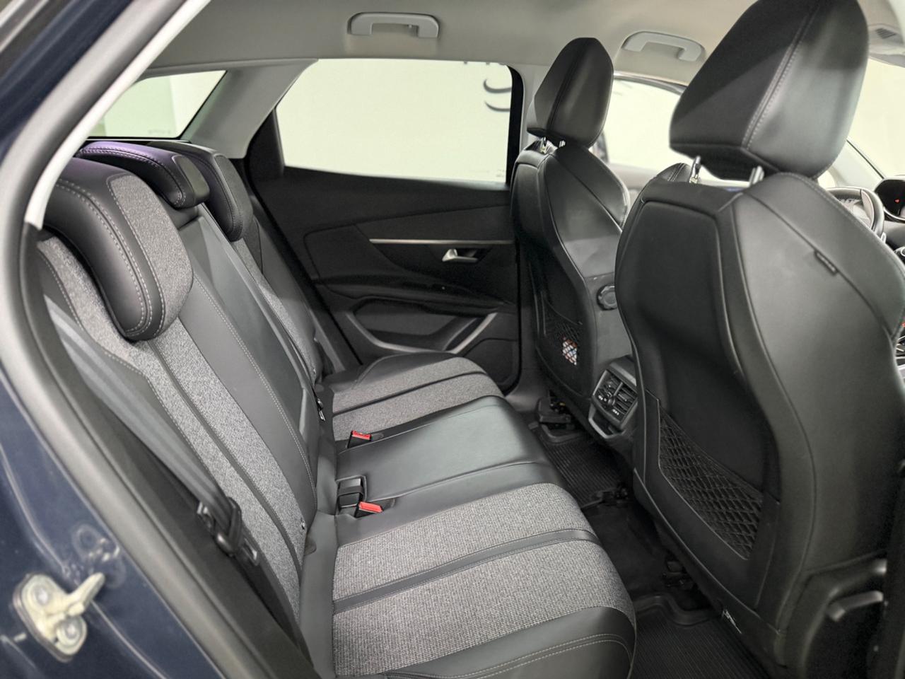 PEUGEOT 3008 CAMBIO AUTOMATICO (anno 2020)