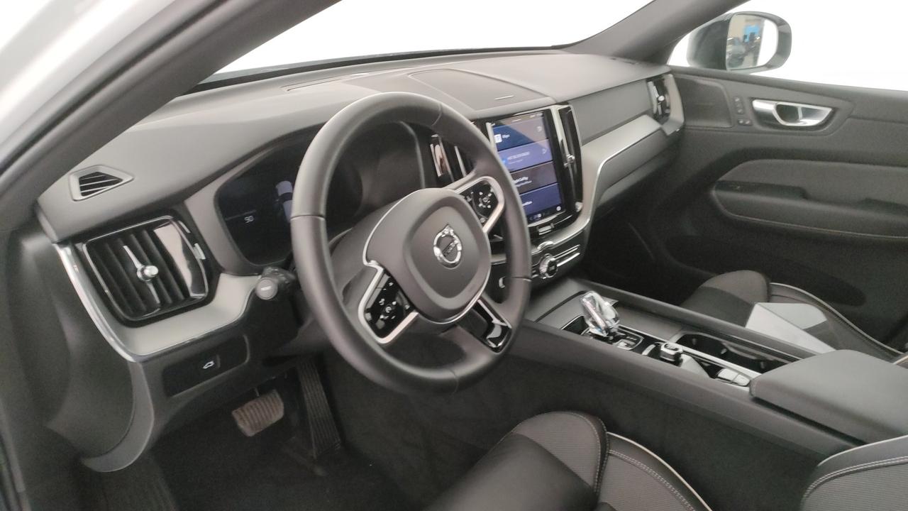 VOLVO XC60 2.0 b5 Plus Dark awd auto