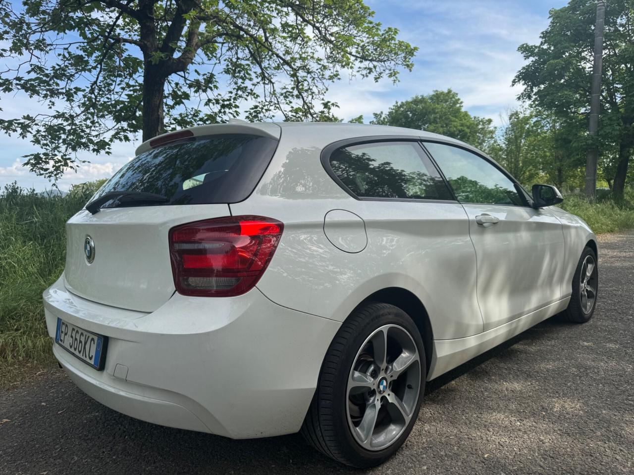 Bmw 114 114i 5p. Unique