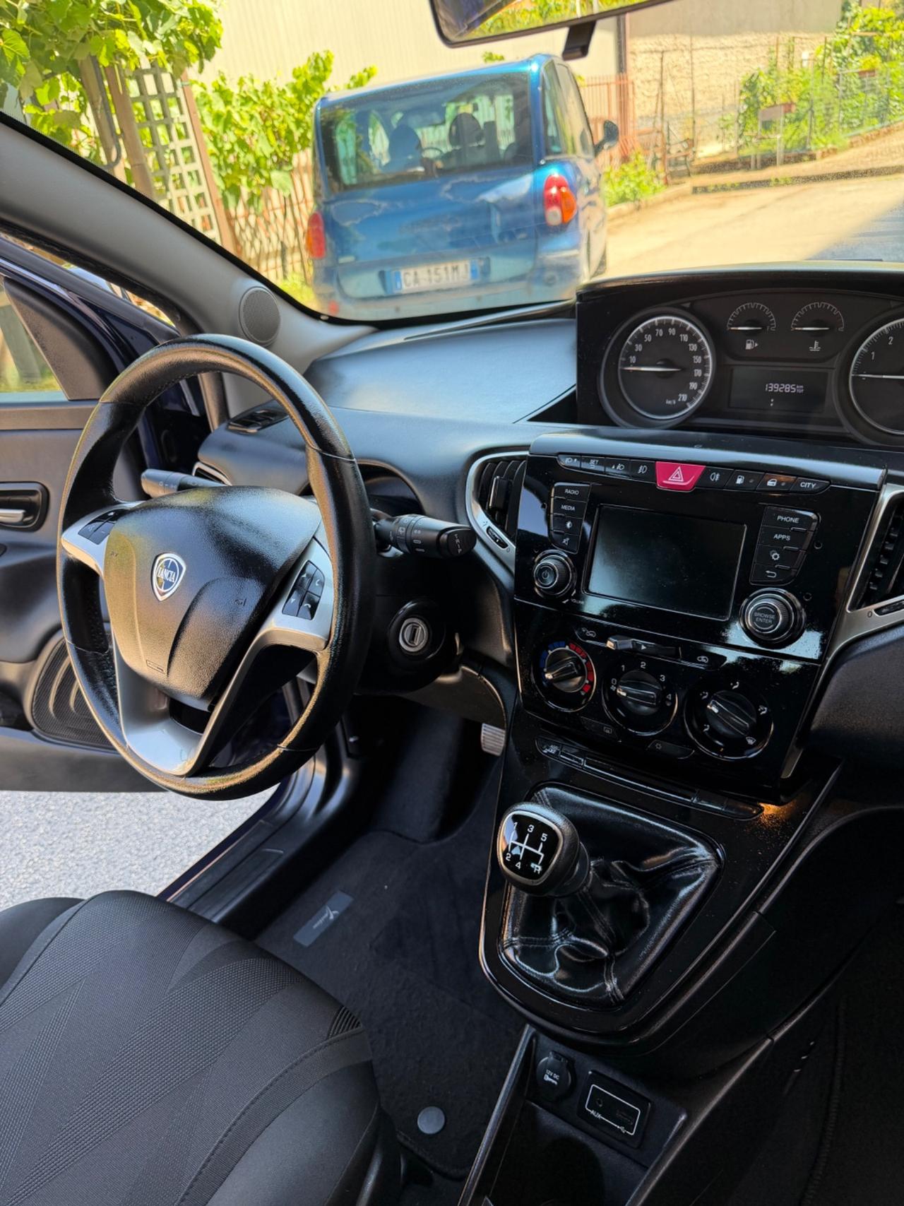 Lancia Ypsilon 1.2 69 CV 5 porte GPL Ecochic Elefantino Blu