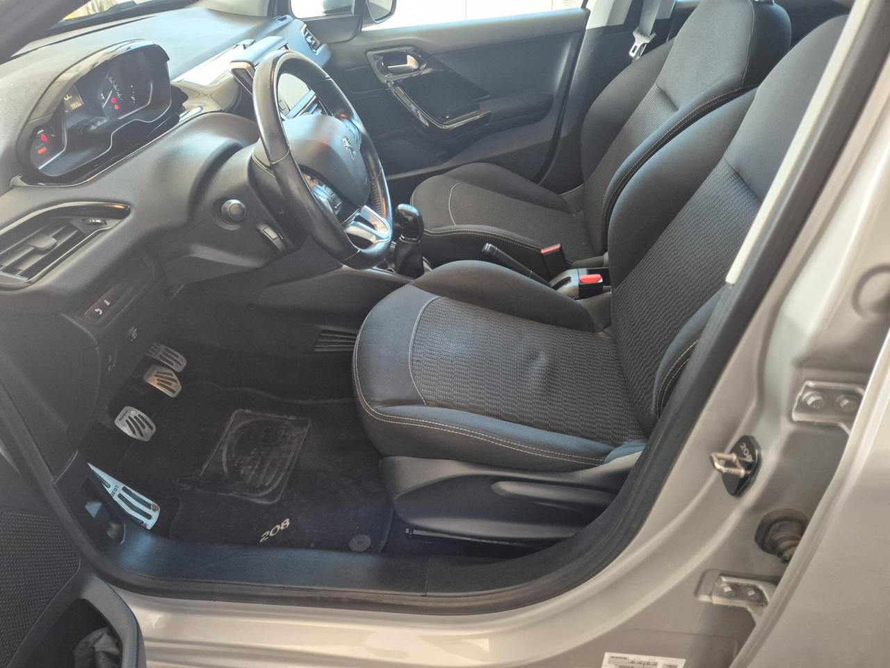 Peugeot 208 PureTech 82 5p. GPL Allure