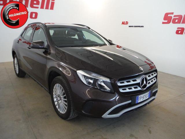 MERCEDES-BENZ GLA 200 d Automatic 4Matic Business