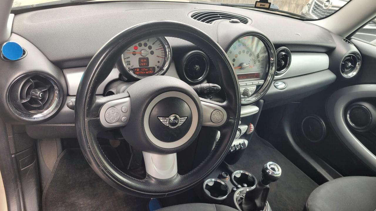 Mini One 1.4 Benzina .. motore consuma olio..