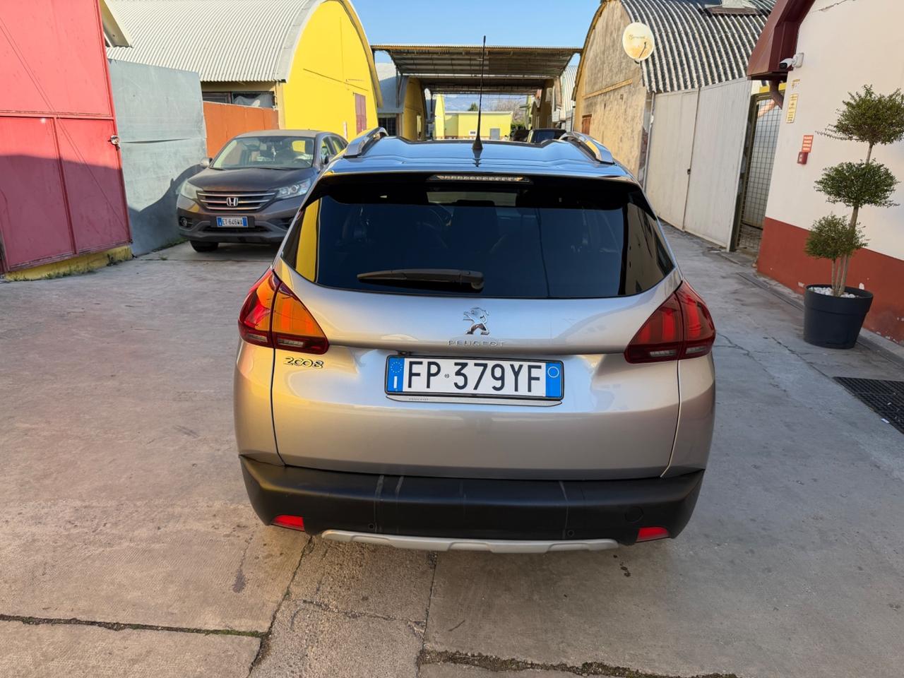 Peugeot 2008 PureTech Navigatore Pelle Xenon