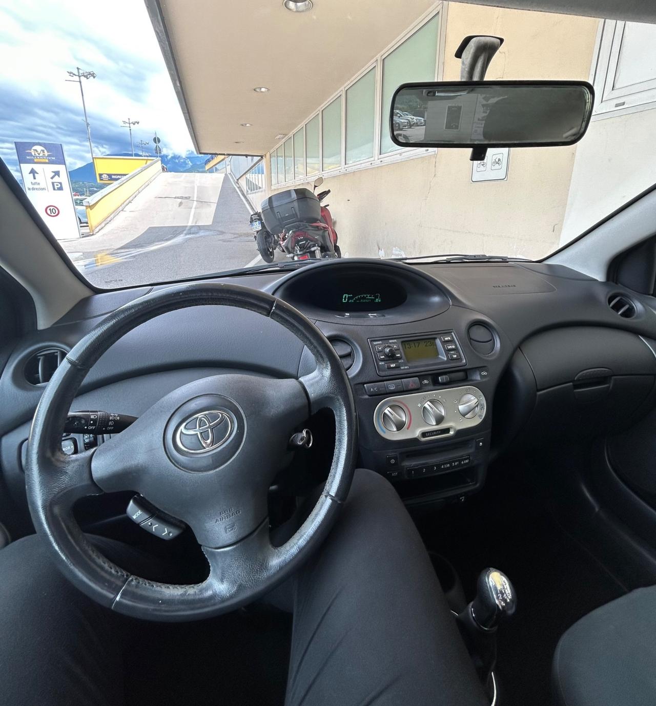 Toyota Yaris 1.3i 16V cat Sol Neopatentati