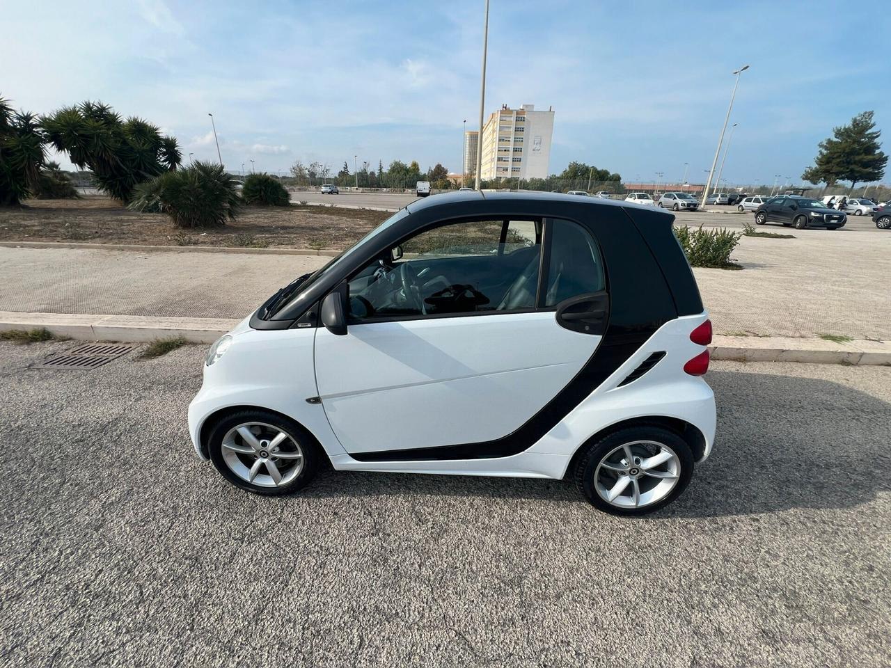 Smart ForTwo 1000 52 kW coupé passion - 2012