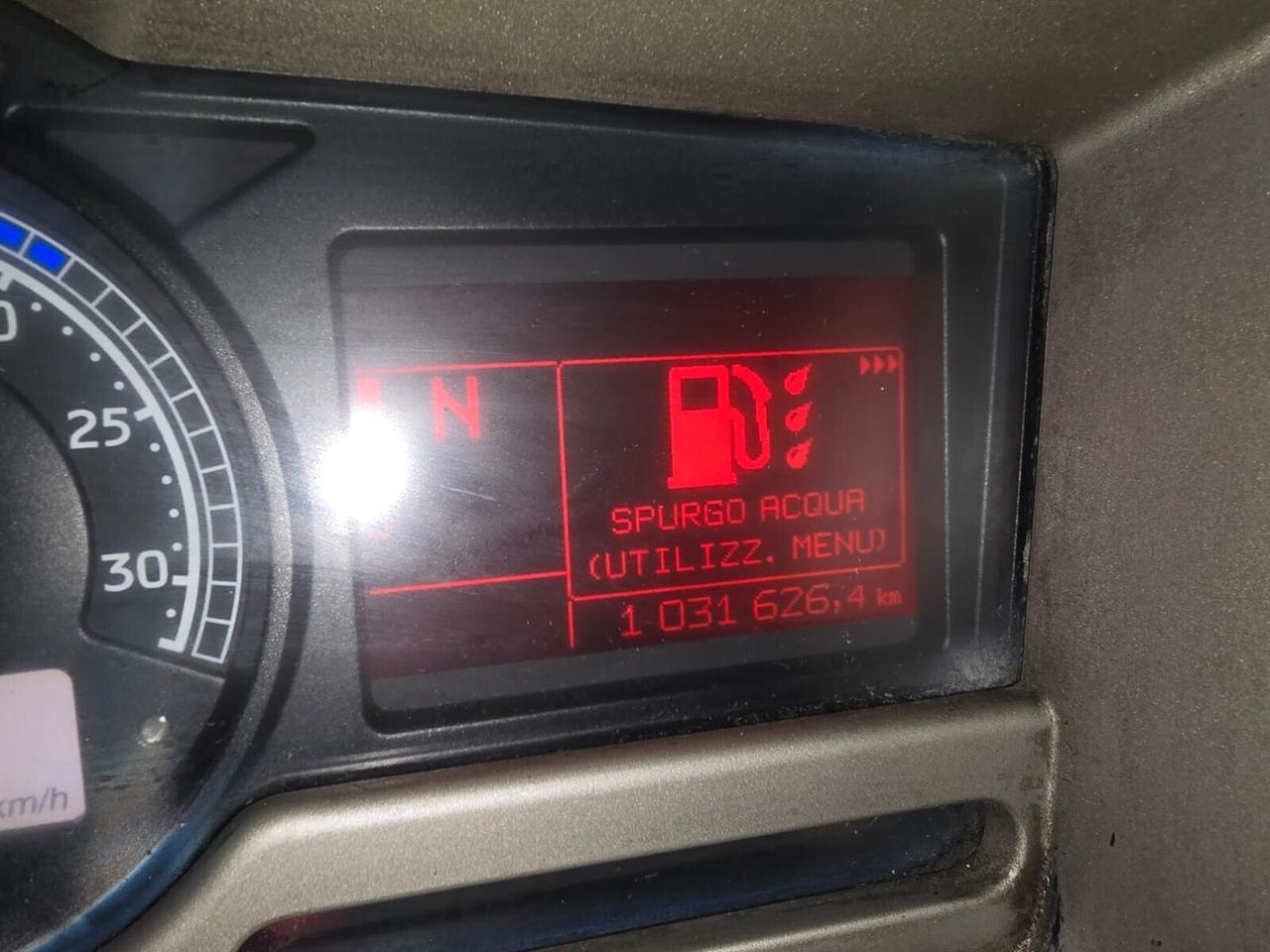 TRATTORE STRADALE RENAULT CON CISTERNA OMT