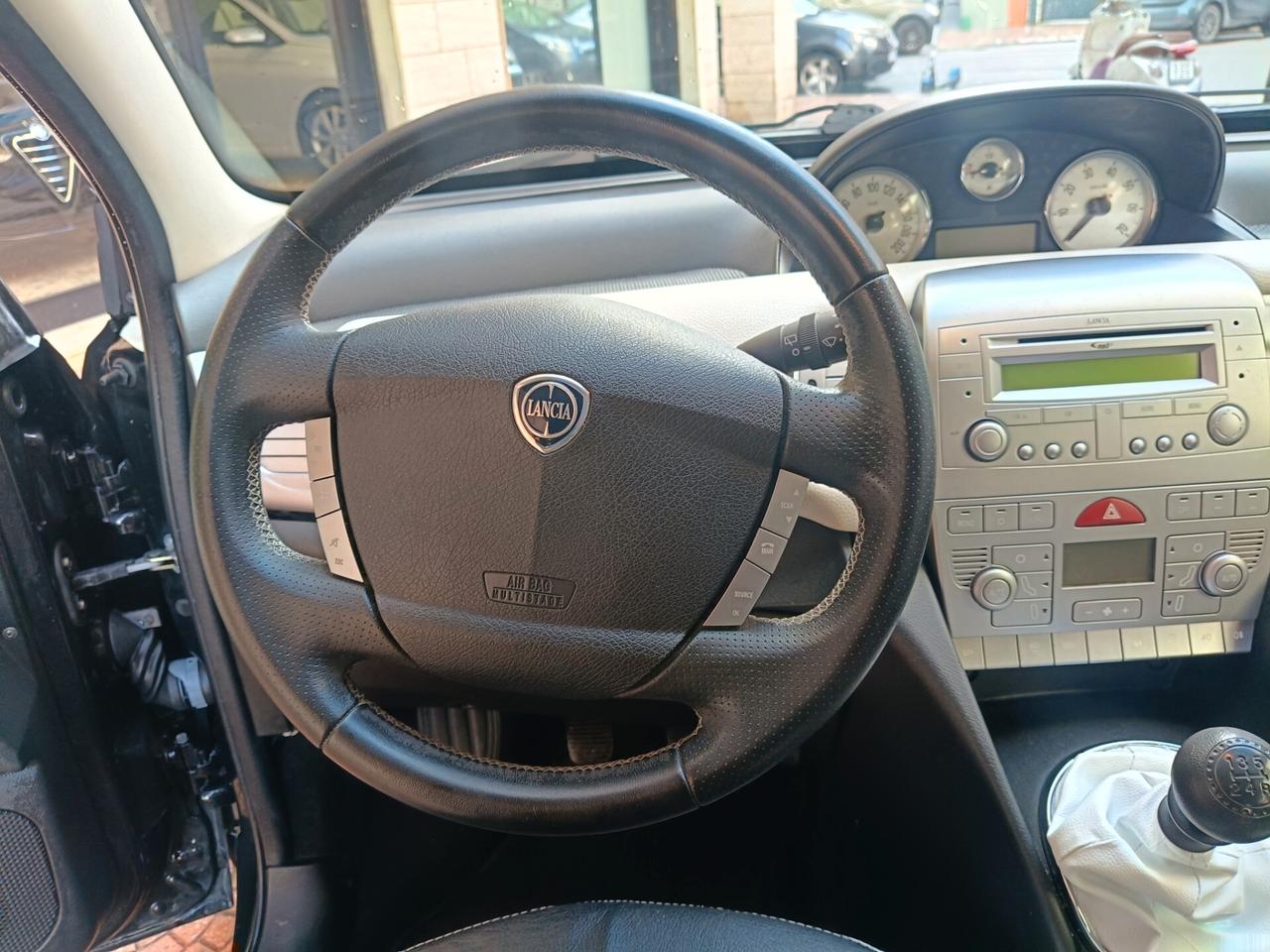 Lancia Ypsilon 1.2 Elle-Bicolor-BELLISSIMA-Euro4790-