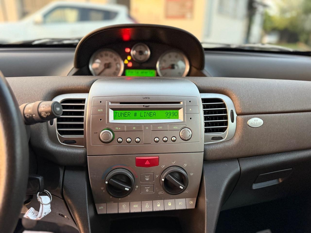 Lancia Ypsilon 1.4 Oro Giallo