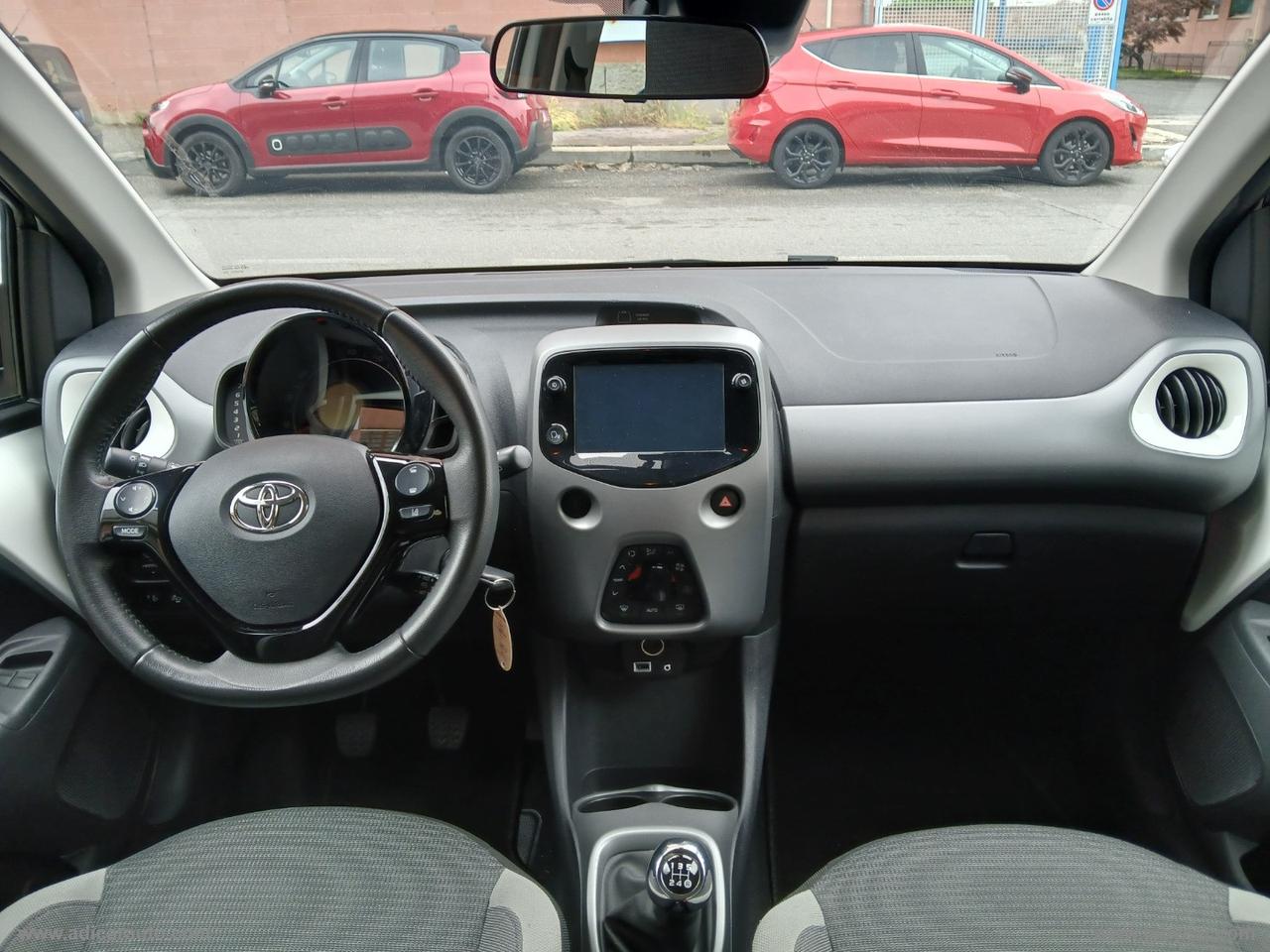 TOYOTA Aygo Connect 1.0 VVT-i 72 CV 5p. x-cool