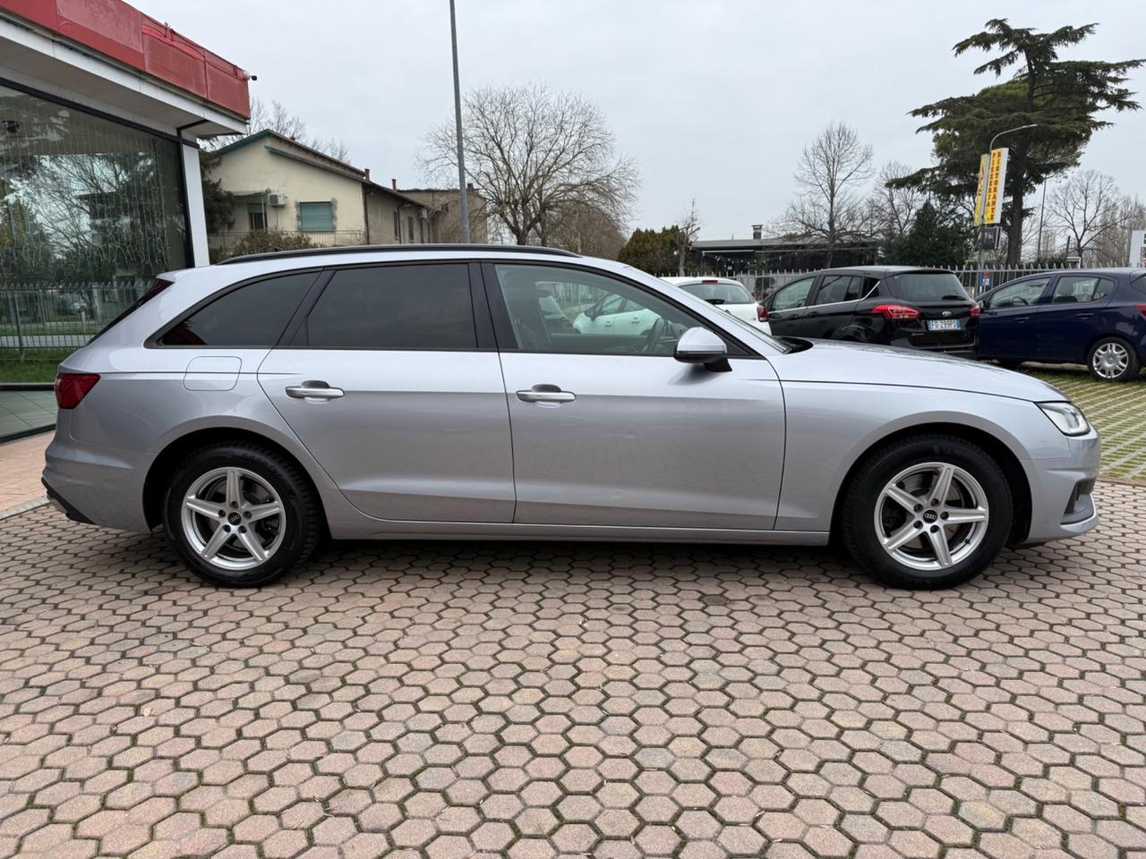 Audi A4 Avant 30 TDI/136 CV S tronic