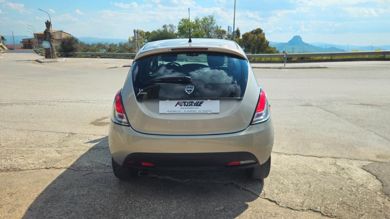 Lancia Ypsilon 1.2 69 CV 5 porte Gold