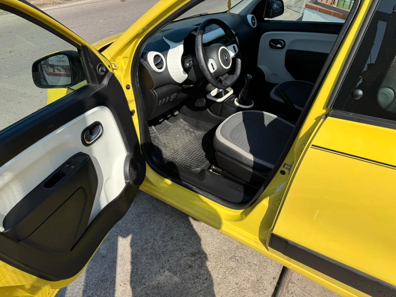 Renault Twingo Piccola, Gialla e Pronta a Tutto