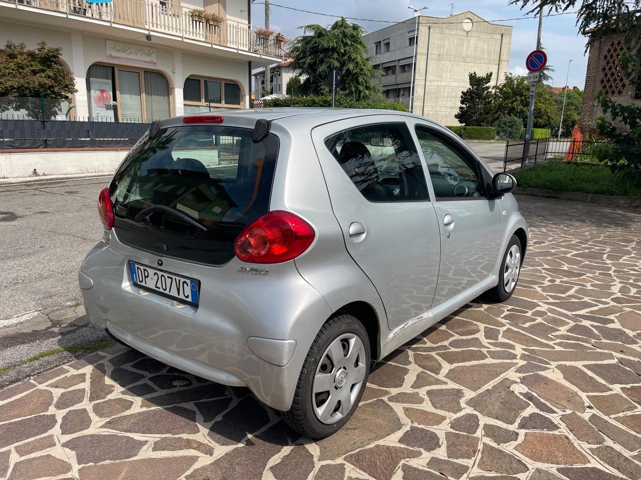 Toyota Aygo 1.4 turbodiesel 5 porte Sol