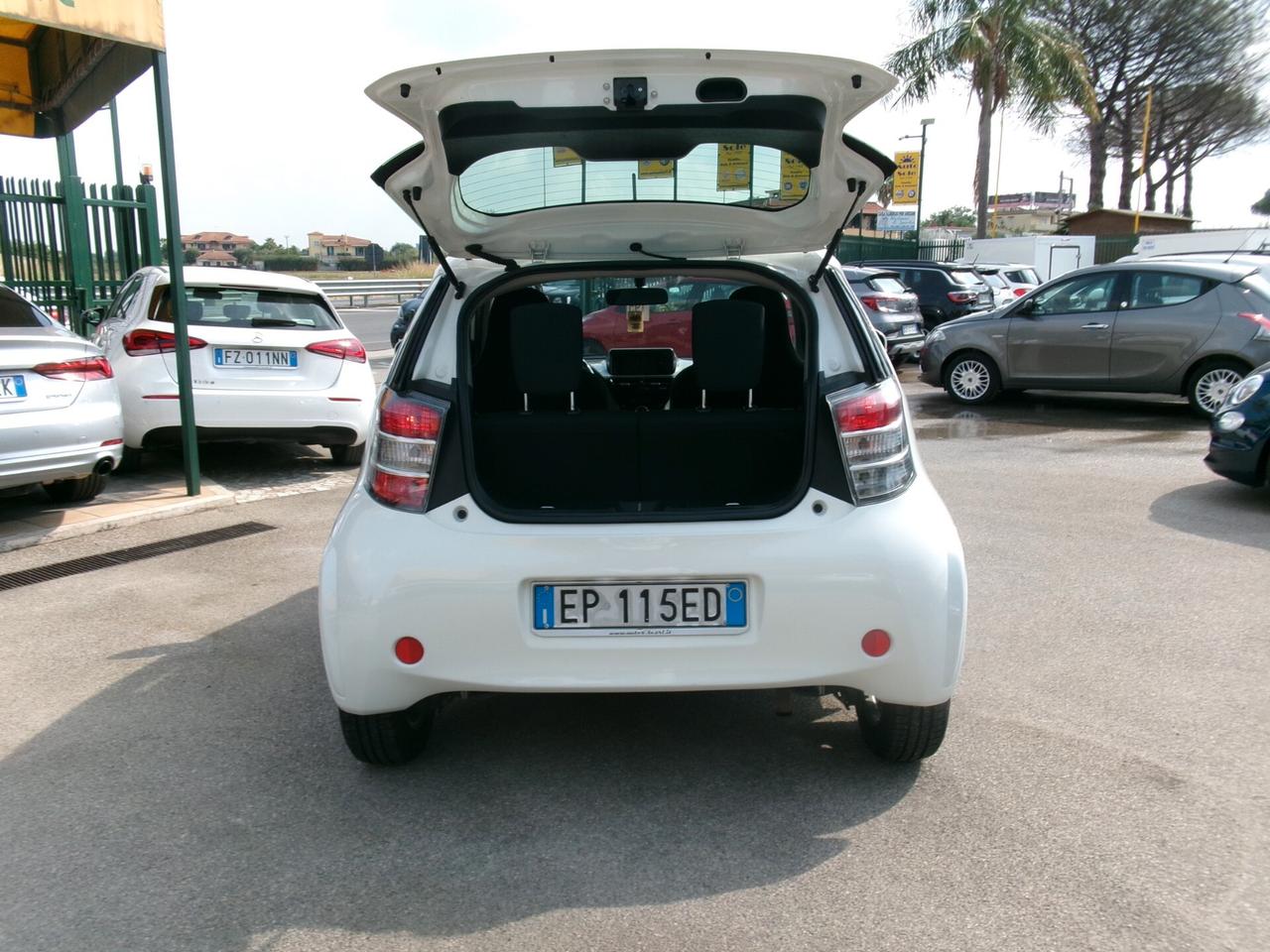 Toyota iQ 1.0 LOUNGE CVT AUTOMATICA NAVIGATORE *PERFETTA*