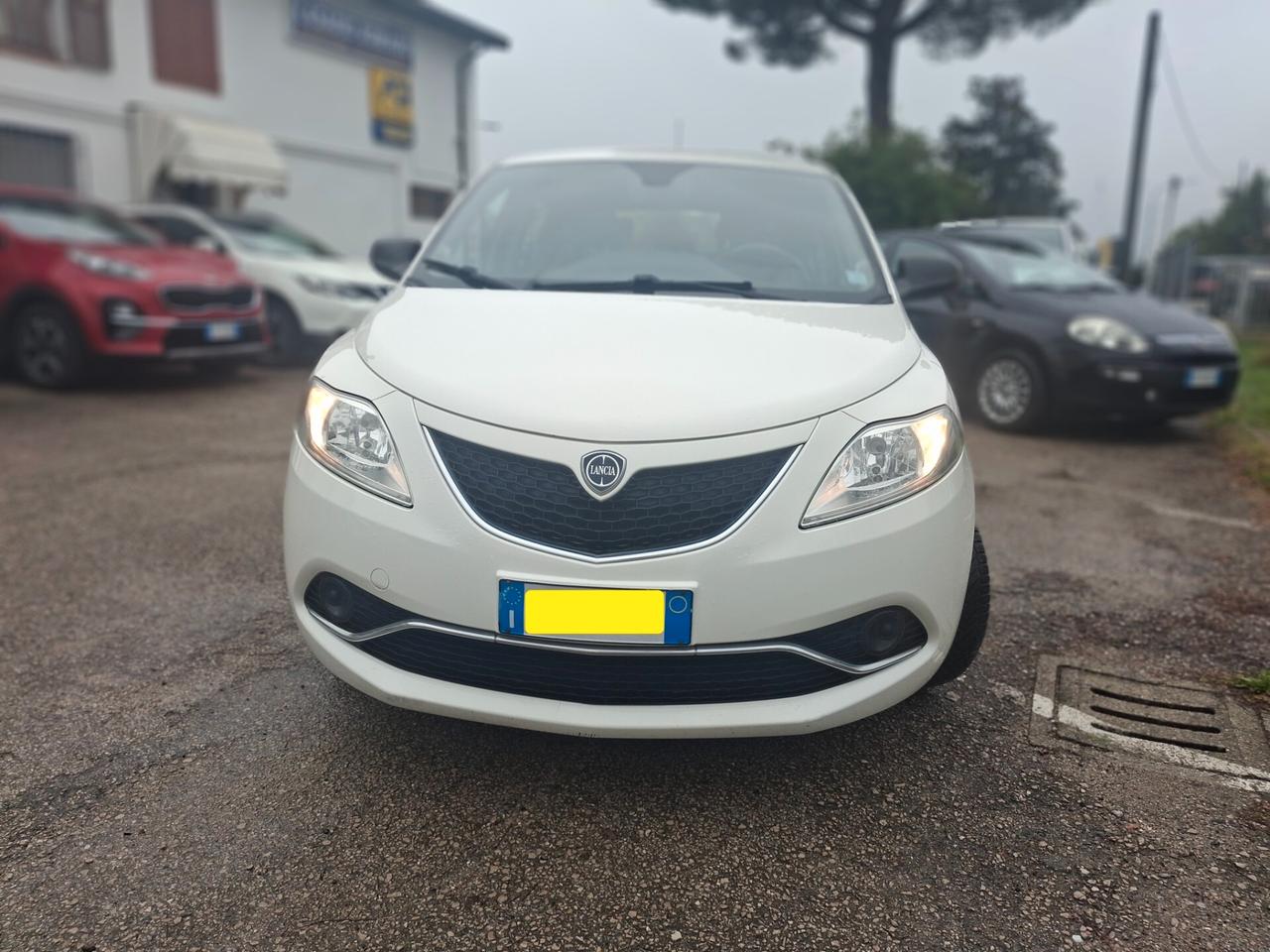Lancia Ypsilon 1.2 ,5 porte GPL
